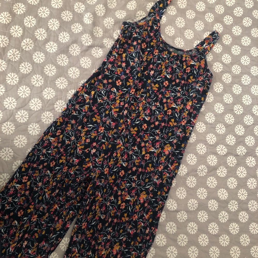 Floral pleated jumpsuit 🌼 - Picture 2 of 6